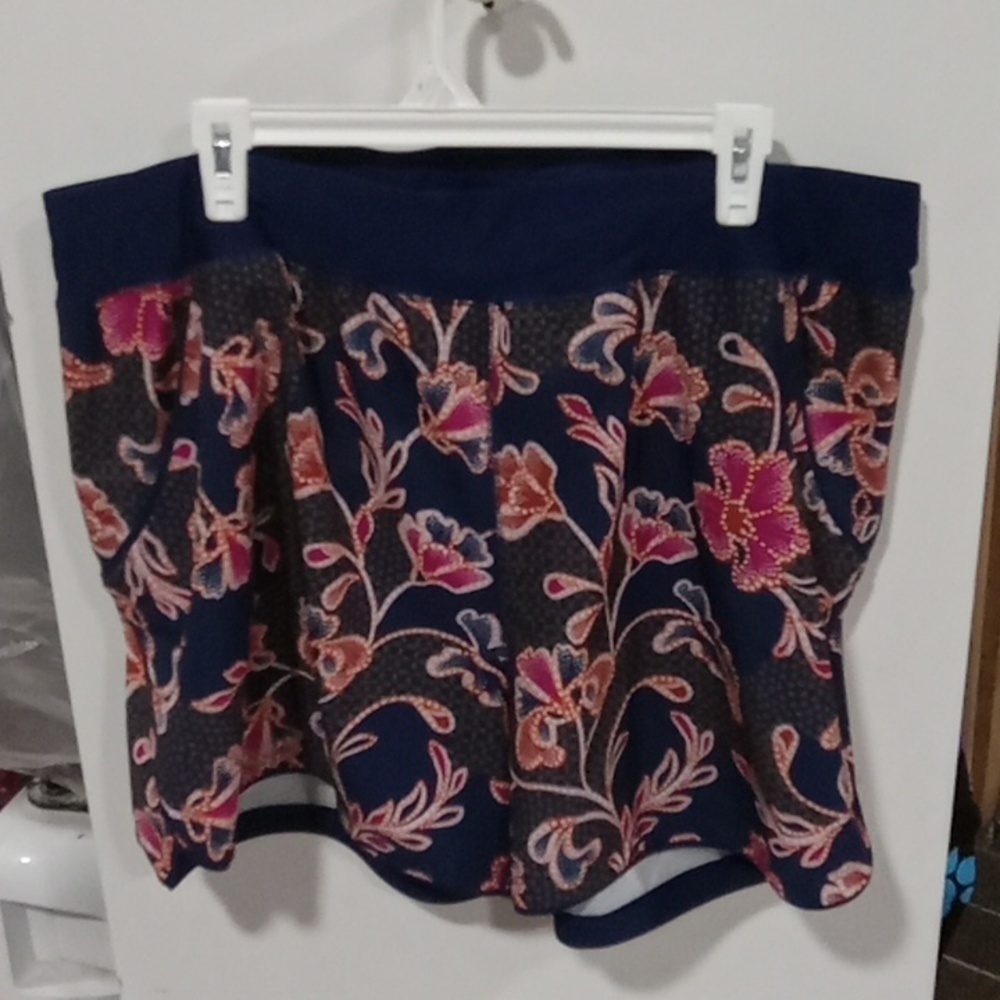 (67)  Lands End, Floral shorts plus size 22 Quick dry swim shorts NWOT